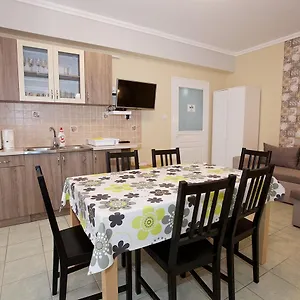 Apartament Zoli Apartmanok-timi Koelcsey 34-36, Hajdúszoboszló